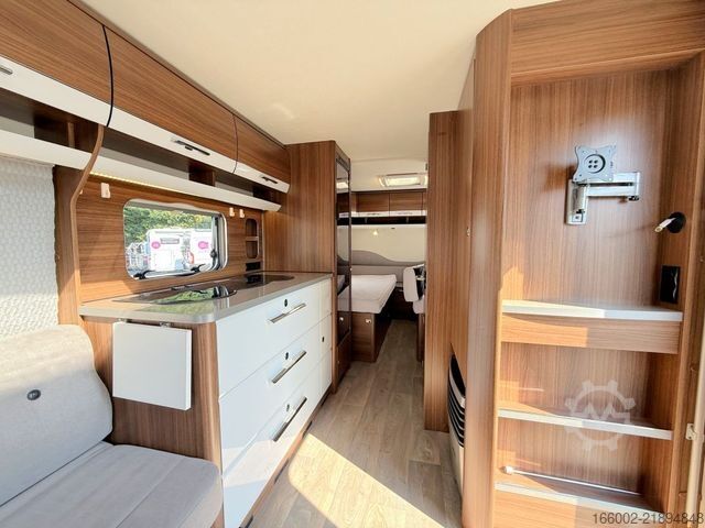 Karavan HYMER/ERIBA Exciting 530 2000 kg Mover Alko Mammut auto