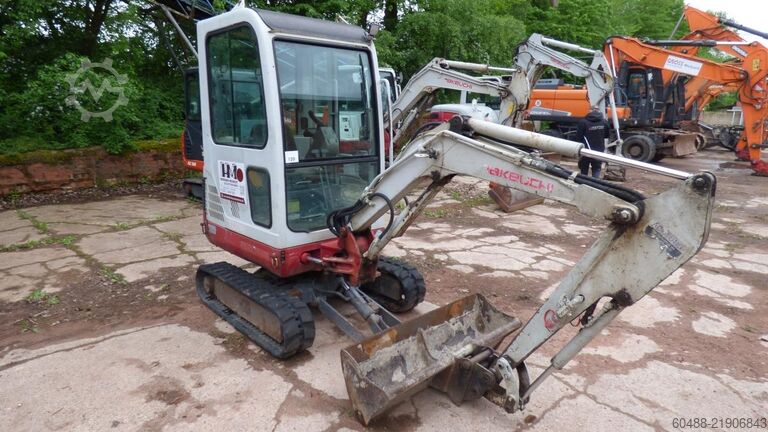 Minipelle hydraulique sur chenilles TAKEUCHI TB 016