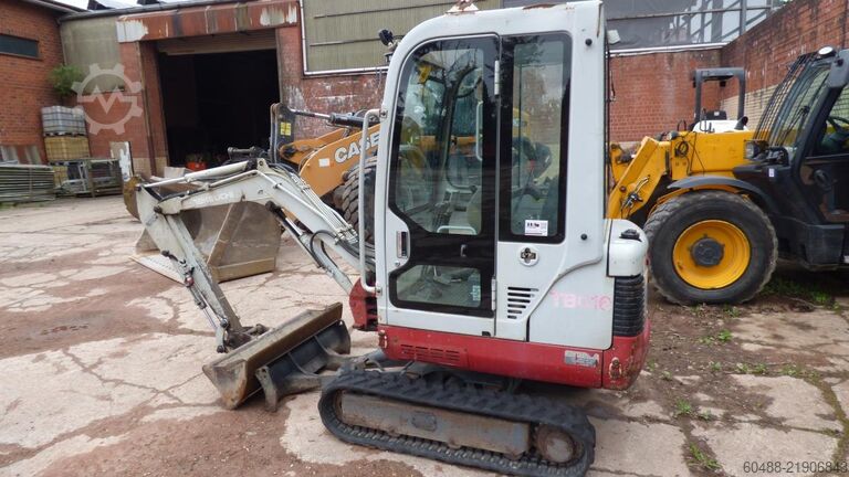 Minipelle hydraulique sur chenilles TAKEUCHI TB 016