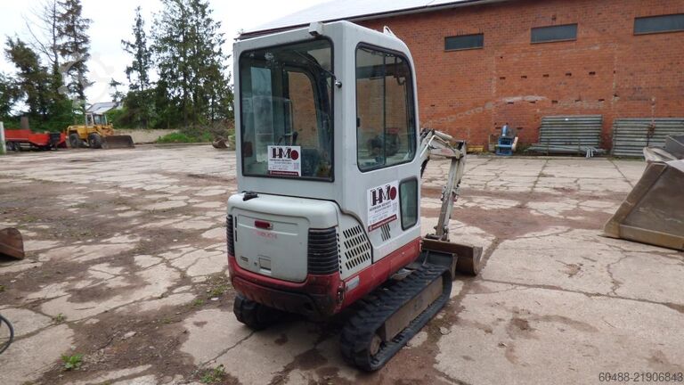 Minipelle hydraulique sur chenilles TAKEUCHI TB 016