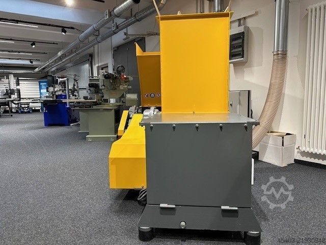 Koksnes smalcinātājs Untha LR630