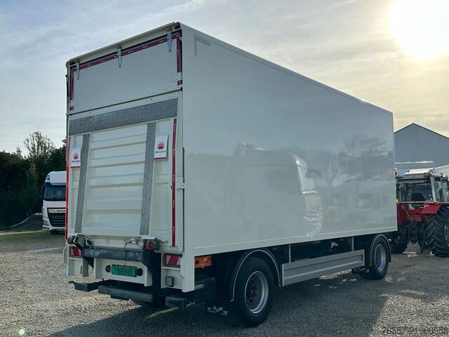Kufor Pacton PACTON GESLOTEN AANHANGER MET LAADKLEP
