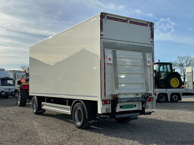 Kufor Pacton PACTON GESLOTEN AANHANGER MET LAADKLEP