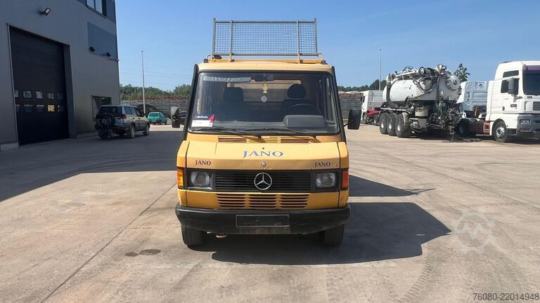 Ribaltabile su 3 lati Mercedes-Benz Vario 310 (MANUAL PUMP / POMPE MANUELLE / 3 WAY...