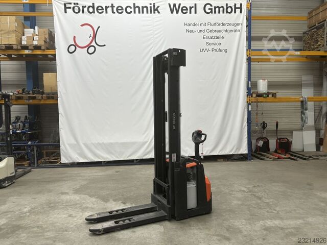 Stivuitor manual Toyota Hochhubwagen SWE 145