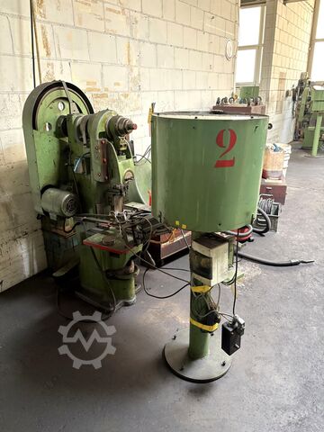 Presse excentrique + trémie d’alimentation BERRENBERG EPT