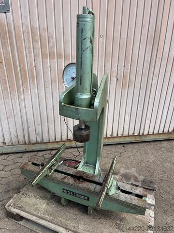 Hydraulic press  