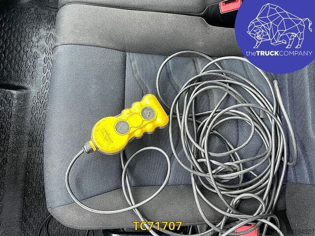 依维柯Daily 35S16 车辆运输车 + 绞盘 Iveco Daily 35S16 CAR TRANSPORT + WINCH