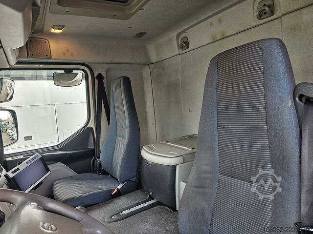škatlasti tovornjak Volvo FL240 4x2 Ladeborwand
