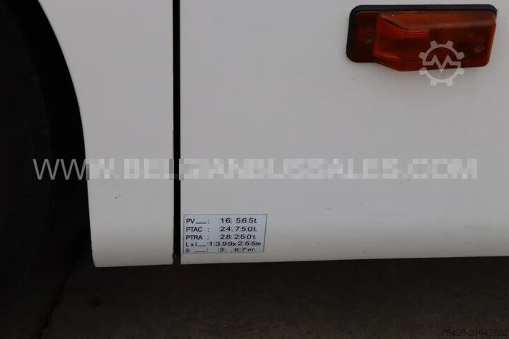 観光バス Mercedes Tourismo 17RHD / Full options / Lift