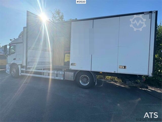 Ferðatösku Mercedes-Benz Actros box truck with side opening!