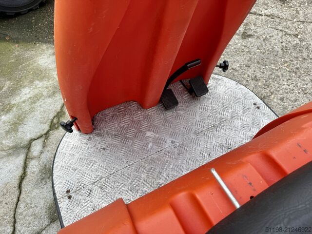 Ride-on vacuum sweeper Stolzenberg Twin Top TT 1100 / E Aufsitzkehrmaschine