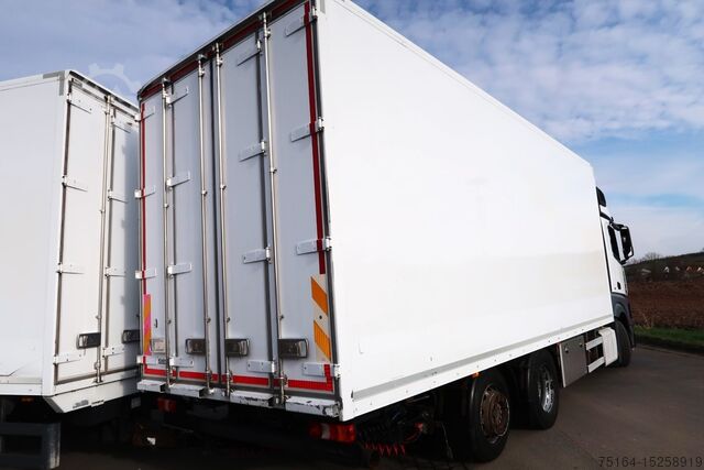 Tovornjak z nadgradnjo Mercedes-Benz 2545 L
