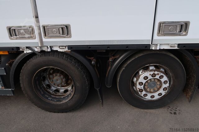 Tovornjak z nadgradnjo Mercedes-Benz 2545 L