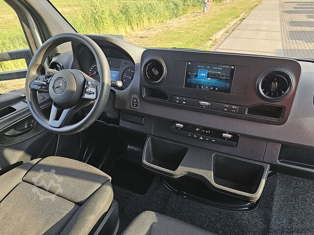 Valixhe MERCEDES-BENZ SPRINTER 317 Bakwagen Laadklep!