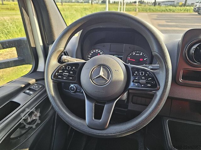 Valixhe MERCEDES-BENZ SPRINTER 317 Bakwagen Laadklep!
