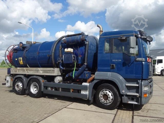 Veículo de aspiração MAN TGA 26.320 VACUUM/PERS TANKWAGEN