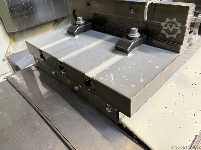 مركز تشغيل رأسي HURCO VMX 10