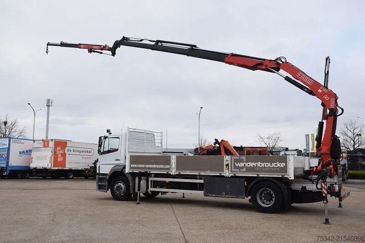 Memuat platform Mercedes-Benz Axor 1829 + Fassi 135 Flygip