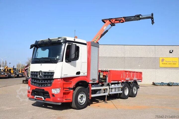 Hleðslupallur Mercedes-Benz Arocs 2830