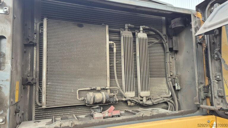 Penangan material LIEBHERR LH30M