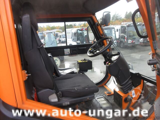 Penyapu Nilfisk CR3500 Geräteträger Kommunalfahrzeug 4x4