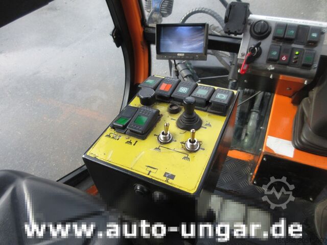 Penyapu Nilfisk CR3500 Geräteträger Kommunalfahrzeug 4x4