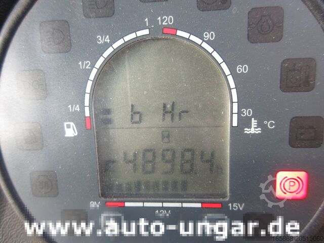 Penyapu Nilfisk CR3500 Geräteträger Kommunalfahrzeug 4x4