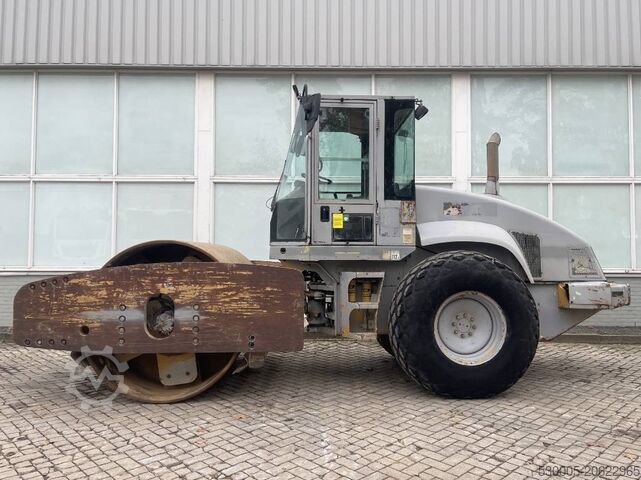 Yksi rulla CAT CS 663 E