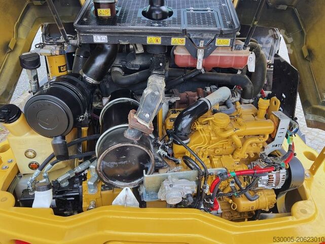 Ratinis krautuvas CAT 906 M 2016