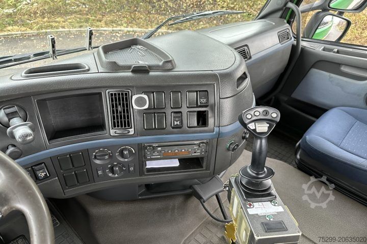 Autocamion cu cârlig pentru containere Volvo FH-480 8x4R Moser / Swiss-Vehicle