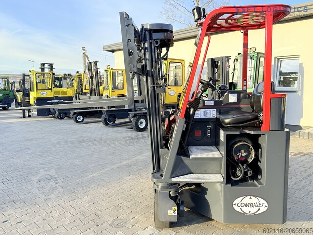 Xe nâng bốn chiều Combilift C3000CB GAS TRIPLEX 4900 FREE-LIFT