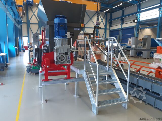Mesin Penghancur Pallet Precrusher Kayu LUMAGO D.S.C. Dutch Shredder Company PYTHON 1300