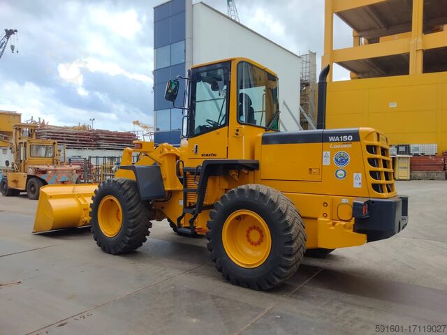 รถตักล้อยางโคมัตสุ Komatsu WA150-3