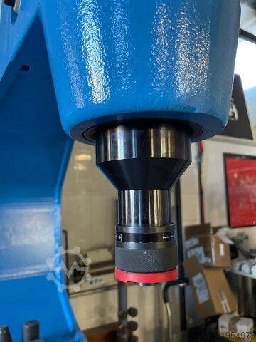 μηχανή διαμόρφωσης λαμαρίνας ECKOLD KF 800