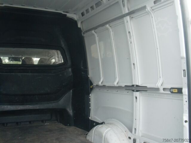 ボックスバン Iveco Daily 35 S 16 A8 V Doka