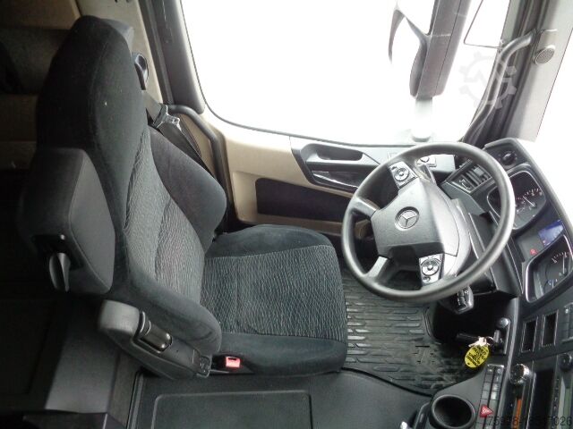 Standard traktor Mercedes-Benz Actros 1843