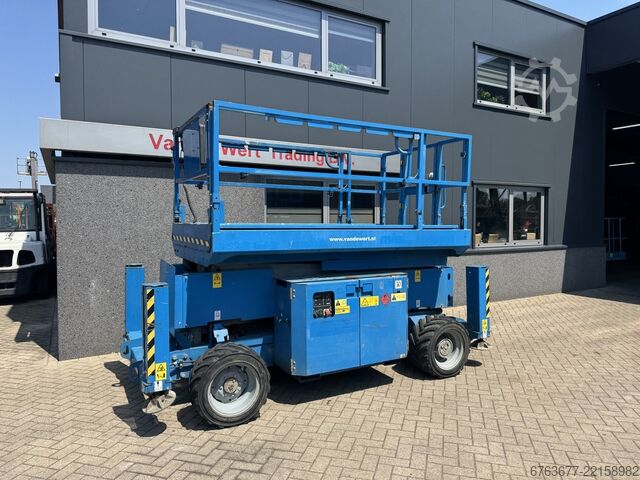  GENIE GS 2669 RT  Hoogwerker / Arbeitsbuhne / Sciccor 10M werkhoogte 4x4 kubota Diesel 2014