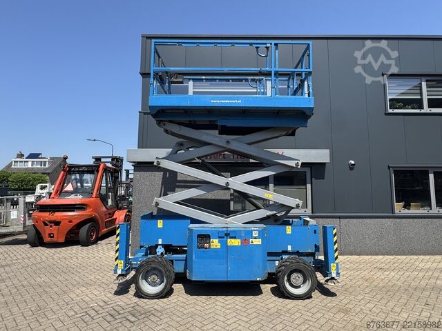  GENIE GS 2669 RT  Hoogwerker / Arbeitsbuhne / Sciccor 10M werkhoogte 4x4 kubota Diesel 2014