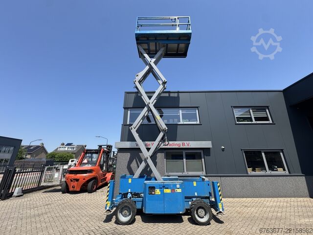 GENIE GS 2669 RT  Hoogwerker / Arbeitsbuhne / Sciccor 10M werkhoogte 4x4 kubota Diesel 2014