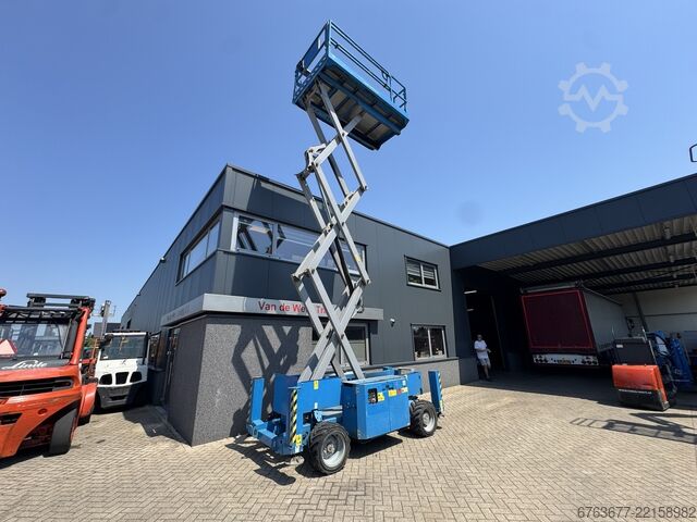  GENIE GS 2669 RT  Hoogwerker / Arbeitsbuhne / Sciccor 10M werkhoogte 4x4 kubota Diesel 2014