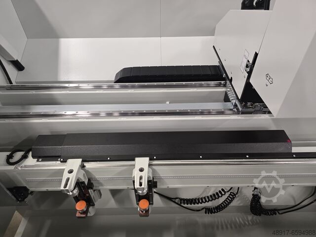 3+1 CNC machining center FOM INDUSTRIE FMC 120