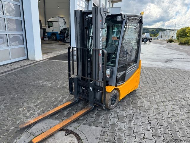 Ön yükleyici forklift JUNGHEINRICH EFG 215 / Triplex: 4.25m! / SS / nur 3.092h!