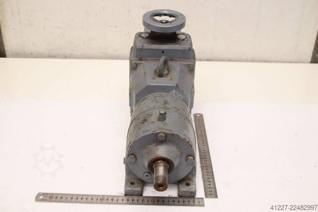 Podesivi prijenosni motor 0,37 kW 8,5-42 o/min SEW-EURODRIVE R40 D16 DT71D4