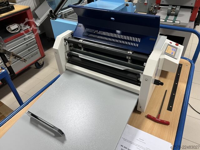 Máy tạo đường rãnh bán tự động Cyklos GPM 450SA Semi-Automatic Creaser