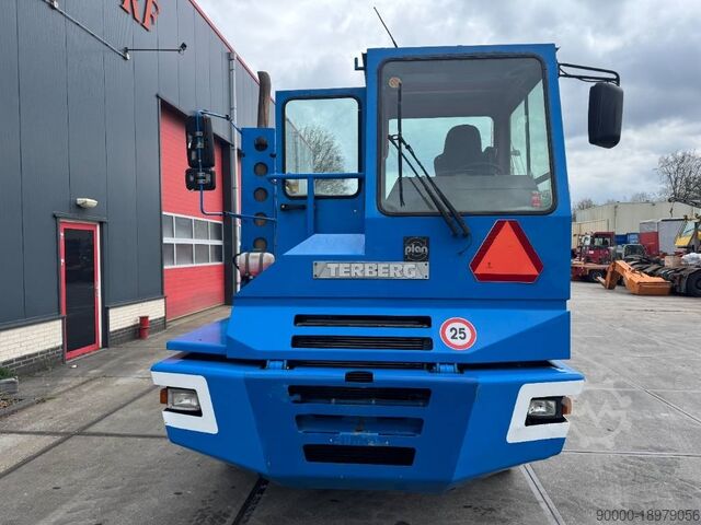 Terminál traktor Terberg YT220