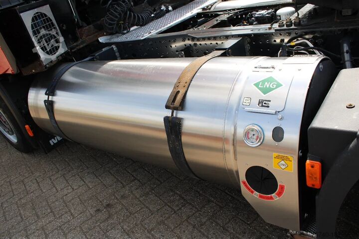 Standard-SZM Iveco S-WAY 460 + LNG + retarder + euro 6