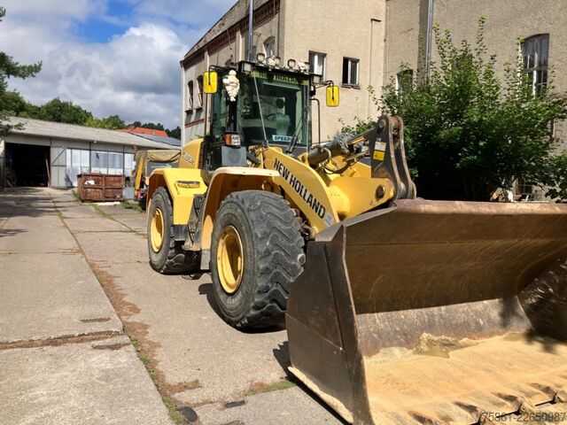لودر چرخ‌دار NEW HOLLAND WA 190