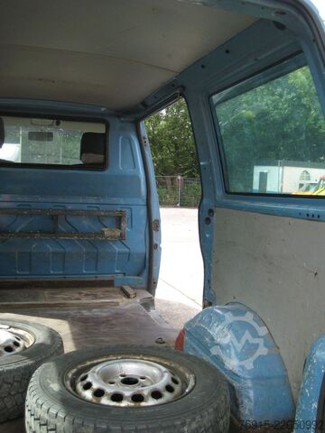 Minibús VW T4 2,5 TDI Flügeltüren Dachträger ex9-Sitzer TÜV