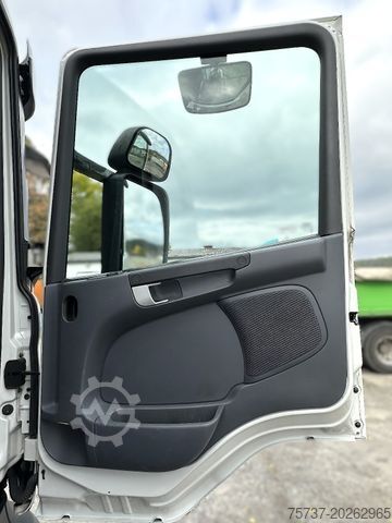 Kampós konténerszállító teherautó SCANIA P.450